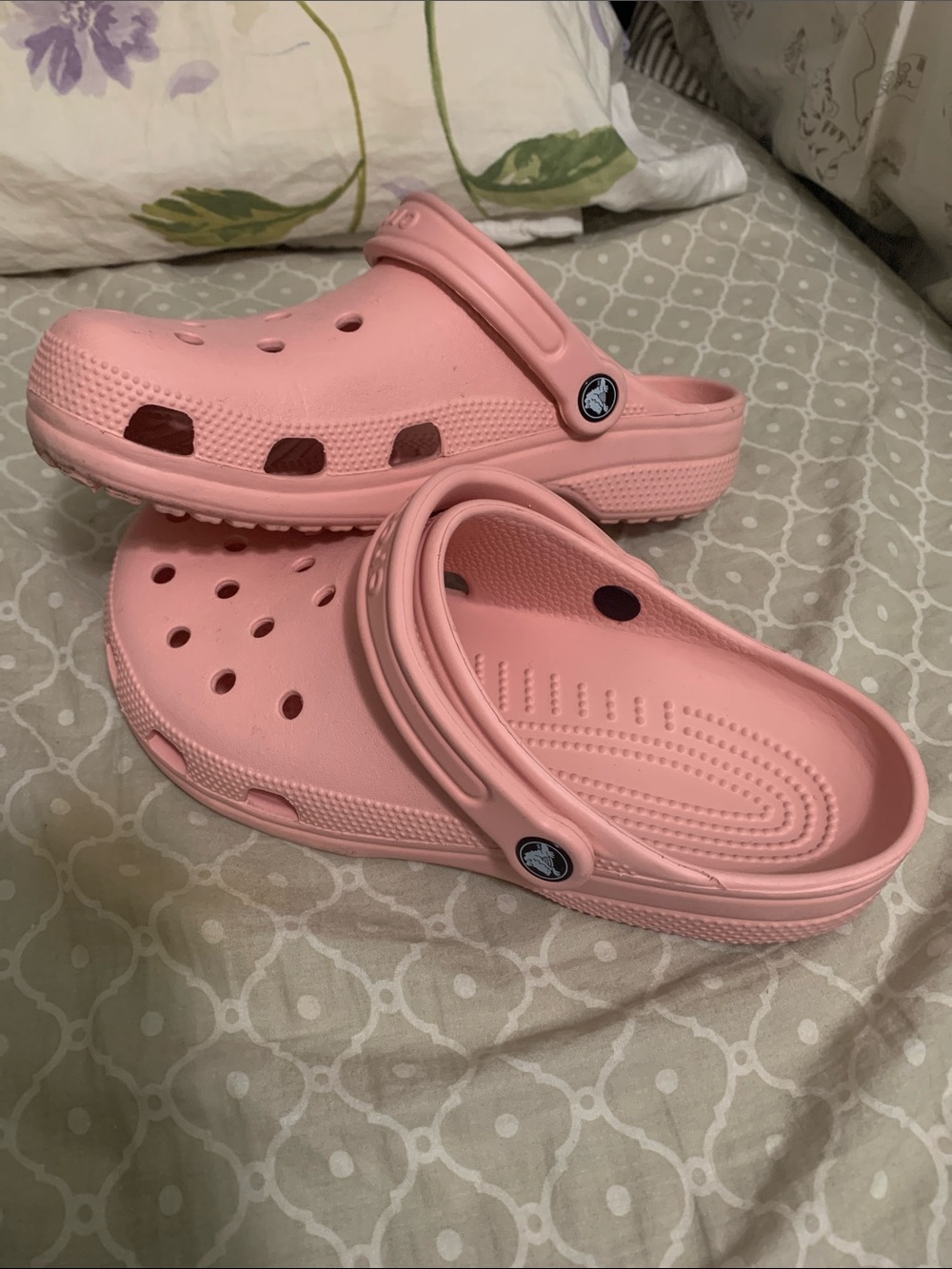 CROCS Classic Clog in Light Pink